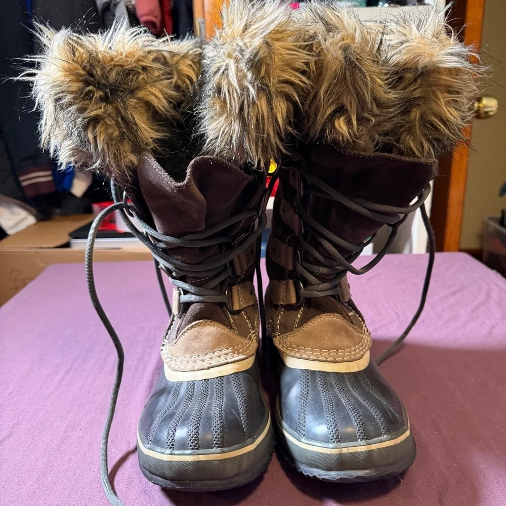 SOREL Joan of Arctic Waterproof Winter Boots in Quarry/Black - Size 7 *FLAW*